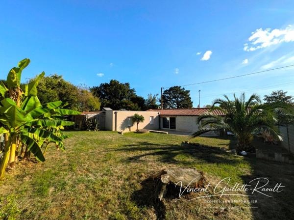 SAINT-LÉGER-LES-VIGNES – Maison en pierre entièrement rénovée avec goût – Jardin, puits et grand garage
