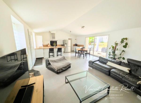 SAINT-LÉGER-LES-VIGNES – Maison en pierre entièrement rénovée avec goût – Jardin, puits et grand garage