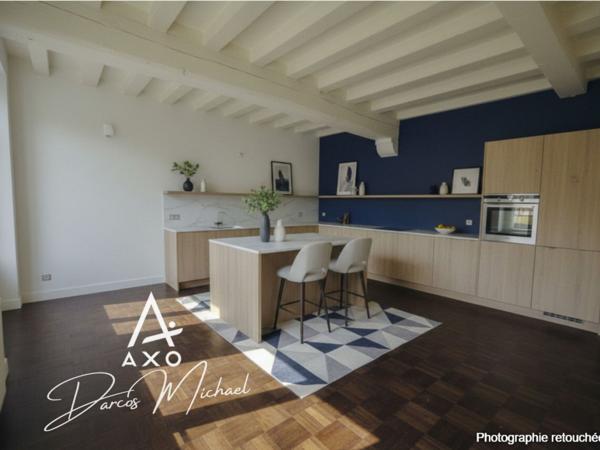 Immeuble de caractère – ~375 m² | Maison principale, 3 appartements loués, local professionnel | Beaufort-en-Anjou