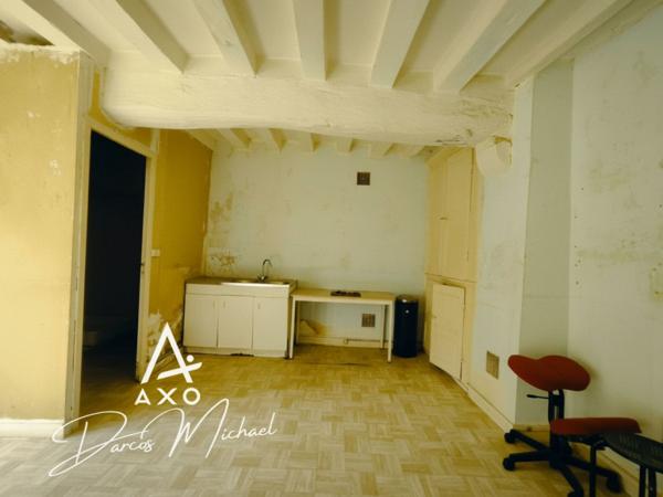 Immeuble de caractère – ~375 m² | Maison principale, 3 appartements loués, local professionnel | Beaufort-en-Anjou