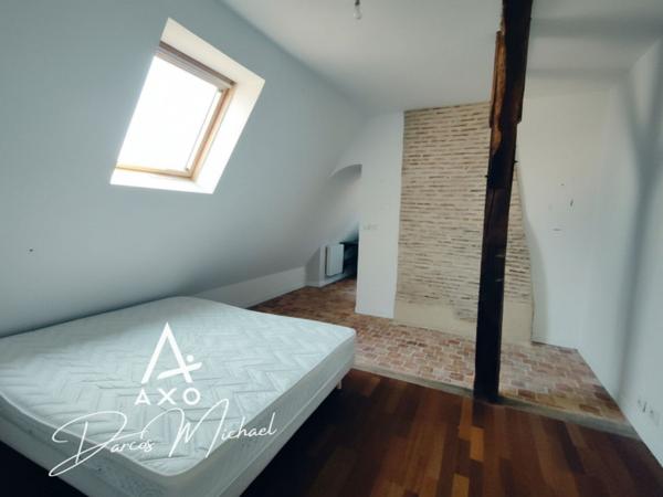 Immeuble de caractère – ~375 m² | Maison principale, 3 appartements loués, local professionnel | Beaufort-en-Anjou