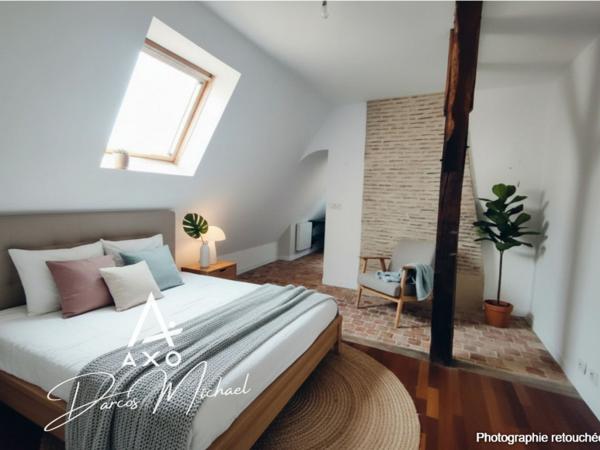 Immeuble de caractère – ~375 m² | Maison principale, 3 appartements loués, local professionnel | Beaufort-en-Anjou