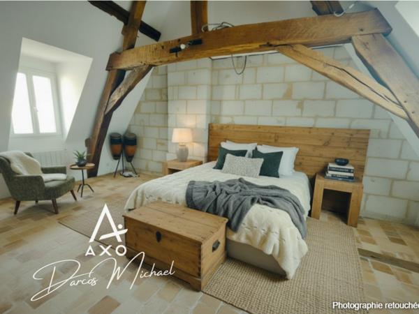 Immeuble de caractère – ~375 m² | Maison principale, 3 appartements loués, local professionnel | Beaufort-en-Anjou
