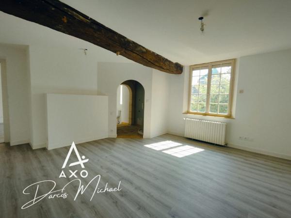 Immeuble de caractère – ~375 m² | Maison principale, 3 appartements loués, local professionnel | Beaufort-en-Anjou