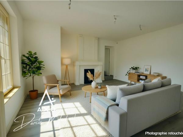 Immeuble de caractère – ~375 m² | Maison principale, 3 appartements loués, local professionnel | Beaufort-en-Anjou