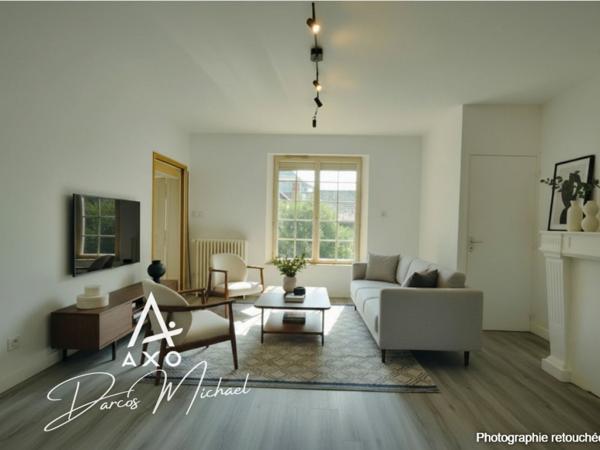 Immeuble de caractère – ~375 m² | Maison principale, 3 appartements loués, local professionnel | Beaufort-en-Anjou