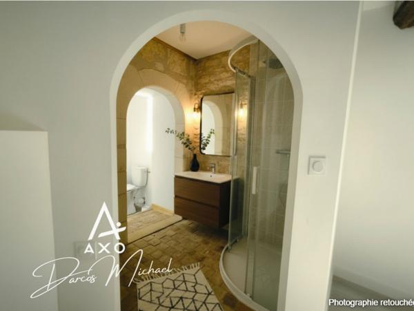 Immeuble de caractère – ~375 m² | Maison principale, 3 appartements loués, local professionnel | Beaufort-en-Anjou