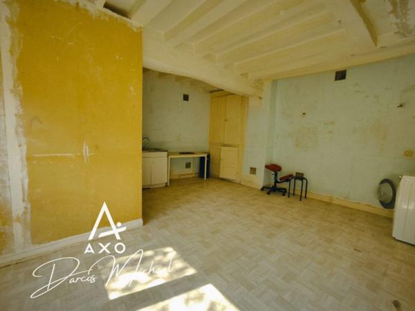 Immeuble de caractère – ~375 m² | Maison principale, 3 appartements loués, local professionnel | Beaufort-en-Anjou