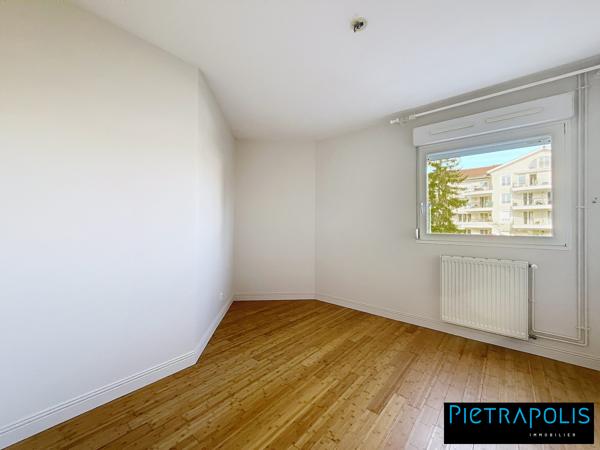 À VENDRE – Grand T5 de 127 m² lumineux avec terrasse – Proche centre de Miribel