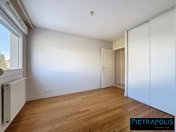 À VENDRE – Grand T5 de 127 m² lumineux avec terrasse – Proche centre de Miribel