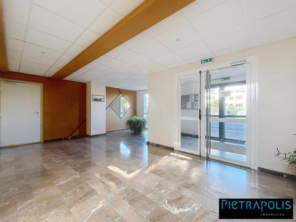 À VENDRE – Grand T5 de 127 m² lumineux avec terrasse – Proche centre de Miribel