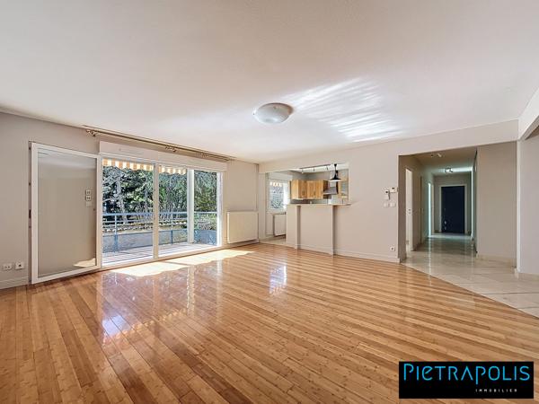 À VENDRE – Grand T5 de 127 m² lumineux avec terrasse – Proche centre de Miribel