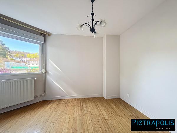 À VENDRE – Grand T5 de 127 m² lumineux avec terrasse – Proche centre de Miribel