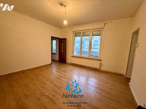 ACCES DIGUE - 2 CHAMBRES - REZ DE CHAUSSÉE - CENTRE VILLE