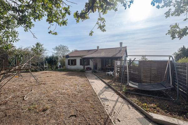 Maison
         5 pièces
        - 111 m² Exclusivité 165 000 € *