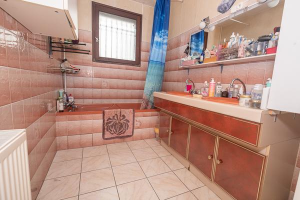 Maison
         5 pièces
        - 111 m² Exclusivité 165 000 € *