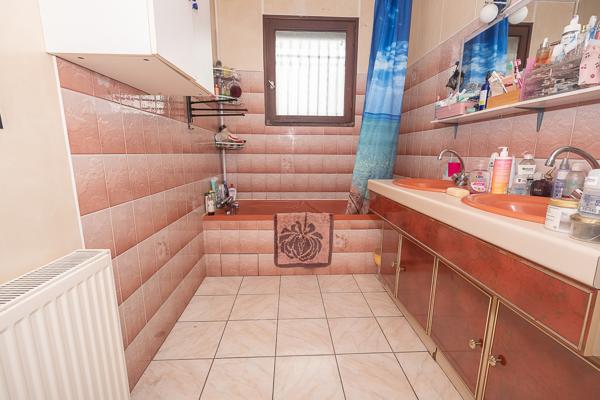 Maison
         5 pièces
        - 111 m² Exclusivité 165 000 € *