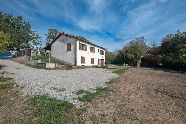 Maison
         5 pièces
        - 111 m² Exclusivité 165 000 € *