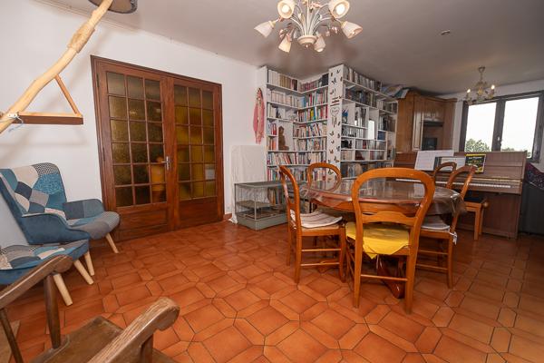 Maison
         5 pièces
        - 111 m² Exclusivité 165 000 € *