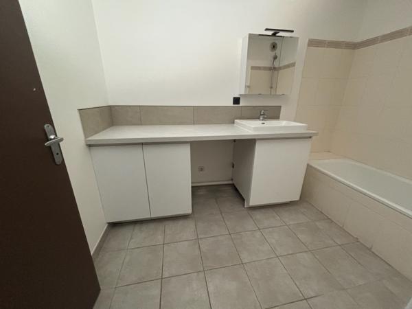 Le Pontet (84130) Location Le Pontet T3 + garage