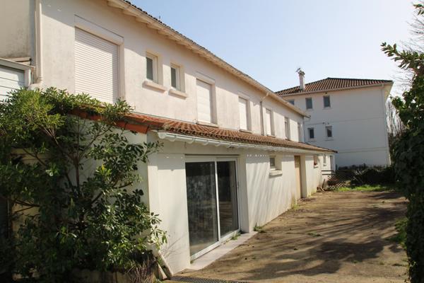 Ensemble immobilier de 4 logements, à rénover