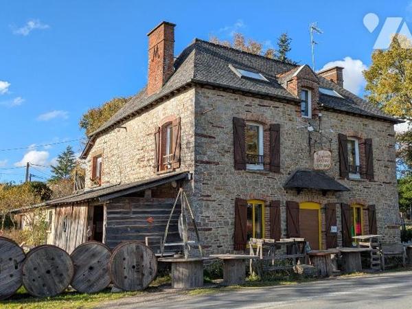 GUICHEN - Seulement chez 35 Notaires - Lieu emblématique du secteur à céder dans son ensemble -...