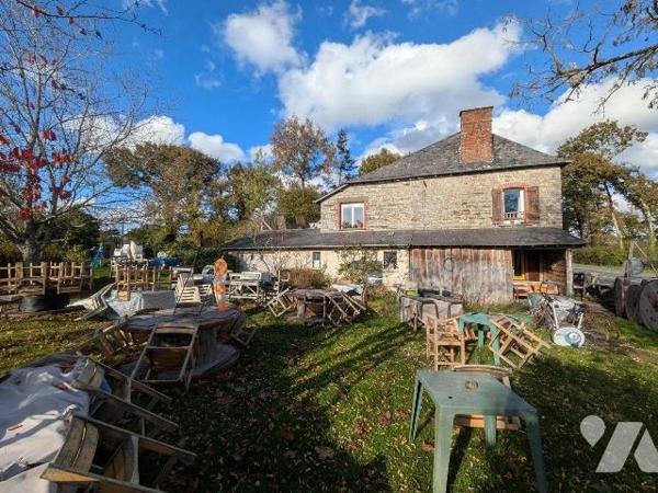 GUICHEN - Seulement chez 35 Notaires - Lieu emblématique du secteur à céder dans son ensemble -...