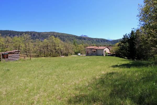 Alpes-de-Haute-Provence :Terrain viabilisé 1733m2 Le Brusquet (04 420)
