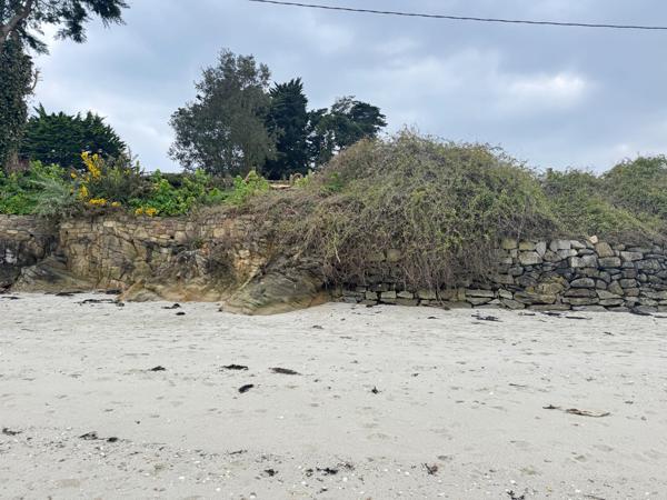 TERRAIN CONSTRUCTIBLE FACE À LA MER À LOCMARIAQUER