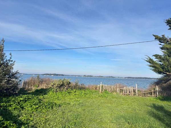 TERRAIN CONSTRUCTIBLE FACE À LA MER À LOCMARIAQUER