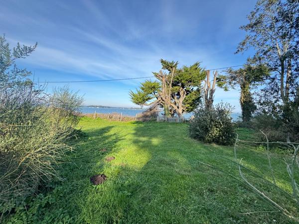TERRAIN CONSTRUCTIBLE FACE À LA MER À LOCMARIAQUER
