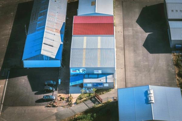 Hangar aéronautique aménagé et loué à VENDRE à SAINT LEGER SUR ROANNE (42)