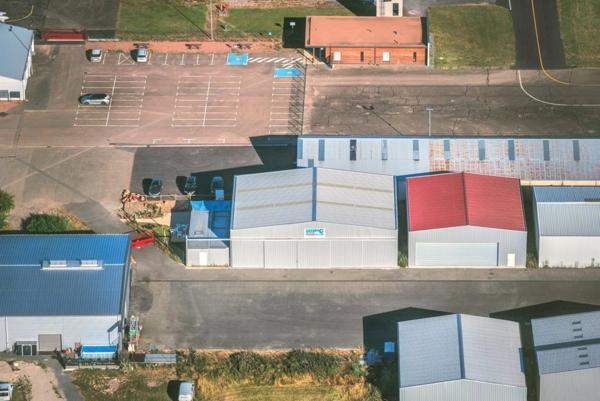 Hangar aéronautique aménagé et loué à VENDRE à SAINT LEGER SUR ROANNE (42)