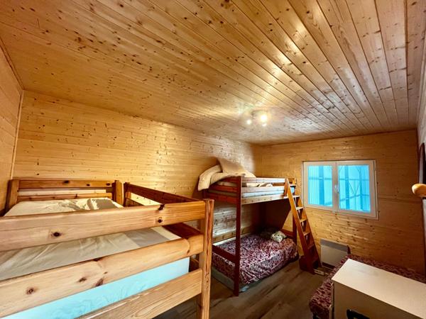 Hangar aéronautique aménagé et loué à VENDRE à SAINT LEGER SUR ROANNE (42)