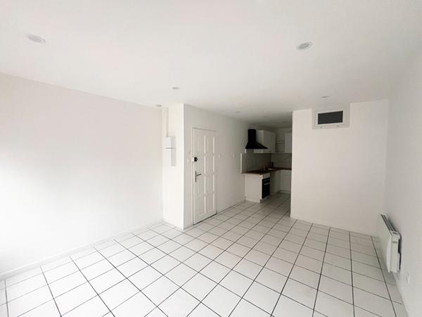 A louer  Joli Studio  rénové de 24.65 m2 Secteur Nation