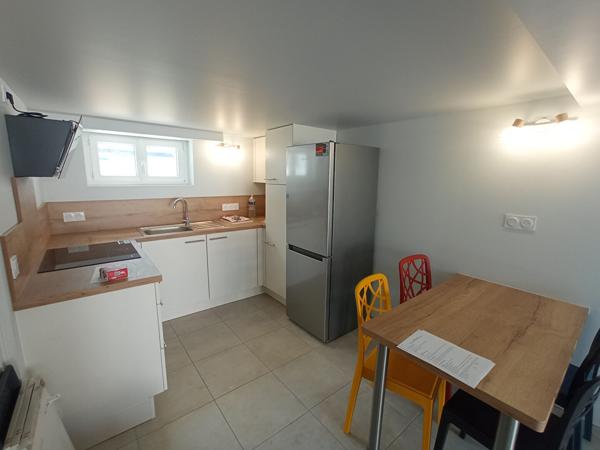 Challans, 1 chambre meublée, 1 bureau avec SDE privative et parties communes