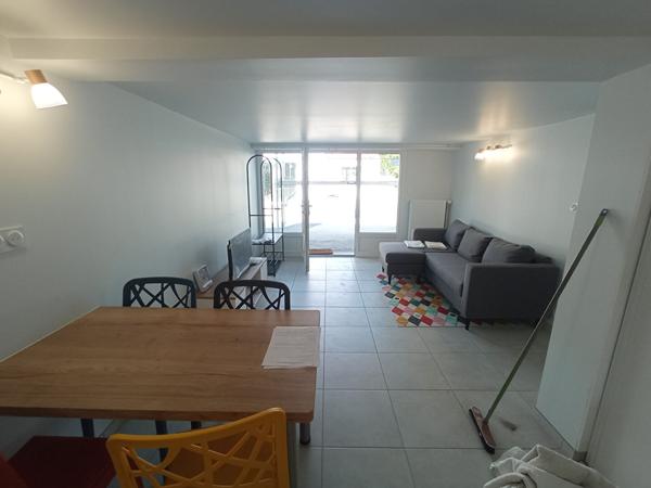 Challans, 1 chambre meublée, 1 bureau avec SDE privative et parties communes