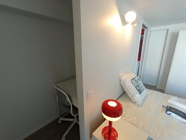 Challans, 1 chambre meublée, 1 bureau avec SDE privative et parties communes