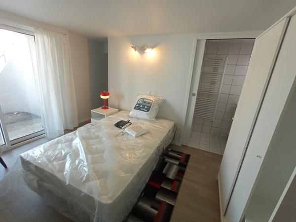 Challans, 1 chambre meublée, 1 bureau avec SDE privative et parties communes