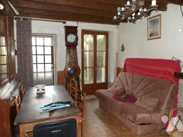 BOUSSAC (CREUSE) 23, A vendre QUARTIER HISTORIQUE Maison d'habitation ancienne en pierres compr...