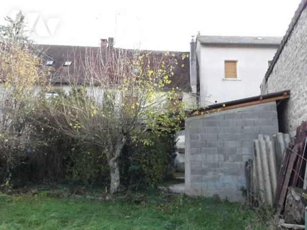BOUSSAC (CREUSE) 23, A vendre QUARTIER HISTORIQUE Maison d'habitation ancienne en pierres compr...