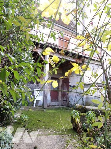 BOUSSAC (CREUSE) 23, A vendre QUARTIER HISTORIQUE Maison d'habitation ancienne en pierres compr...