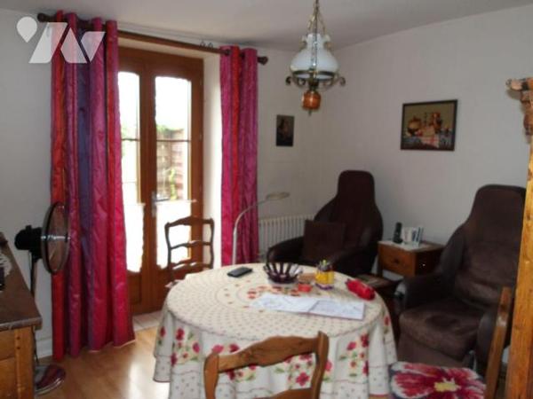 BOUSSAC (CREUSE) 23, A vendre QUARTIER HISTORIQUE Maison d'habitation ancienne en pierres compr...