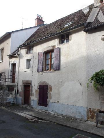 BOUSSAC (CREUSE) 23, A vendre QUARTIER HISTORIQUE Maison d'habitation ancienne en pierres compr...