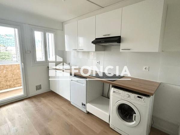 Location Appartement 4 pièces 80 m² - 60 RUE ALPHONSE DAUDET La Garde 83130