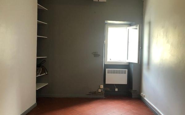 Appartement à louer    1 pièce •  Saint-Chamas