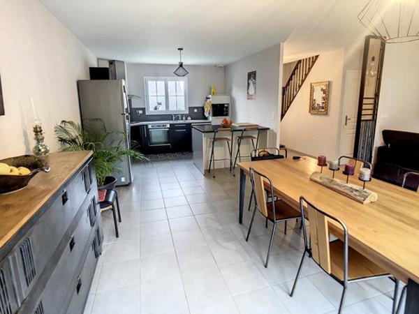 Maison récente de 145m² habitables à Blere