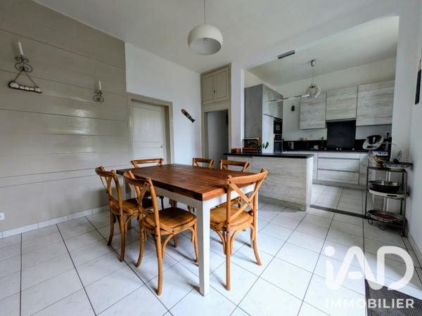 Maison à vendre 11 pièces 220 m² Fougères
