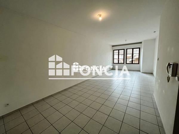 Location Appartement 3 pièces 84.2 m² - PLACE CARNOT Montluel 01120