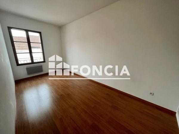 Location Appartement 3 pièces 84.2 m² - PLACE CARNOT Montluel 01120